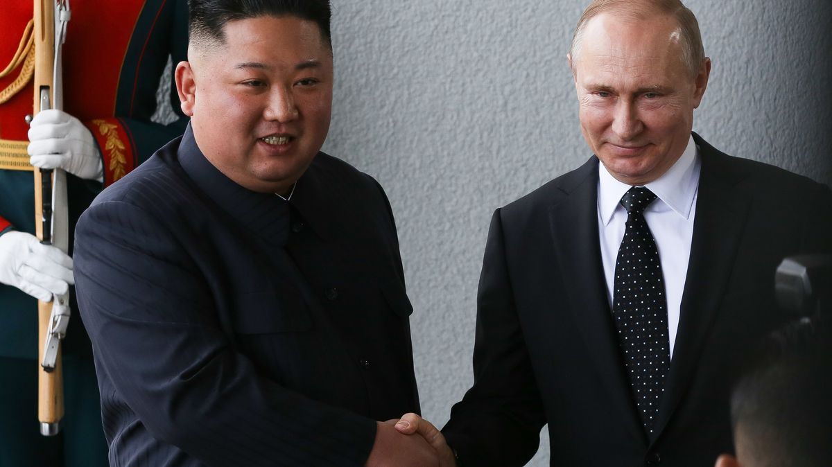 Co chce Kreml po Kimovi, je jasné. Analytici větří, co bude mít z paktu KLDR